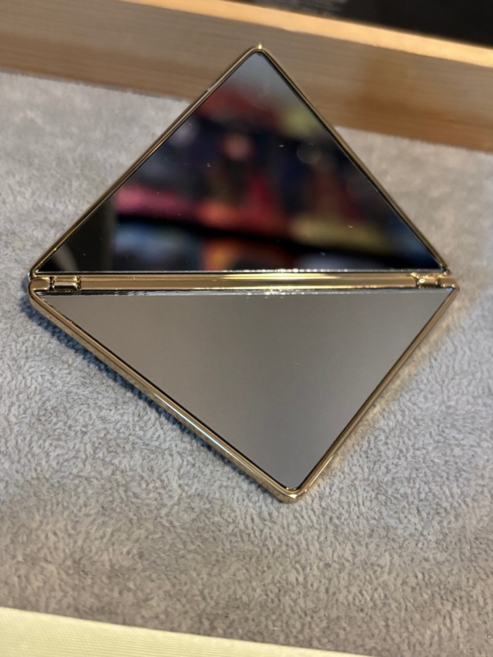 Prada double sided mirror - Picture 7 of 9